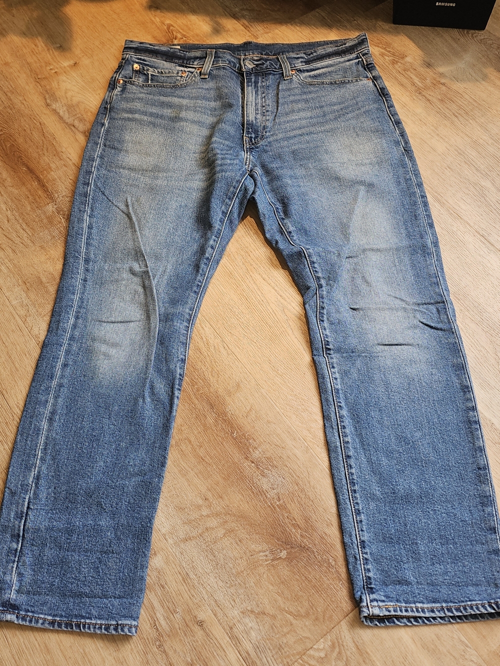 Levi's Premium 511 Slim Fit Jeans in a medium wash denim 36x30 mens NWOT